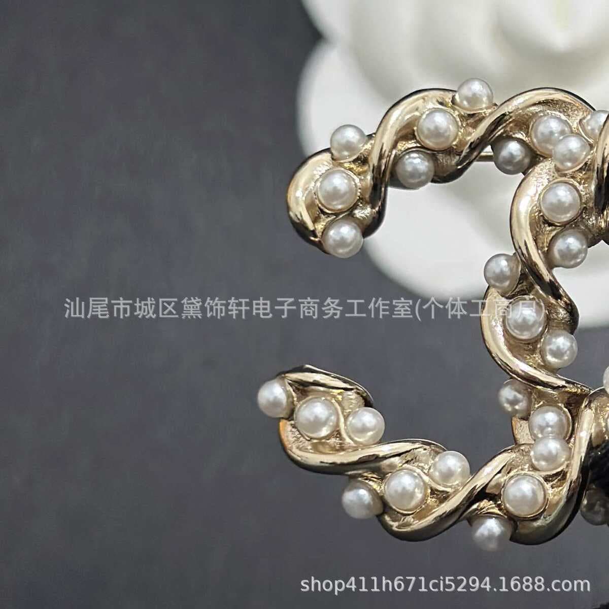 Брошь Chanel Double C с полным алмазным паве, квадратная брошь с бриллиантами и жемчугом, брошь-камелия Chanel, маленькая...