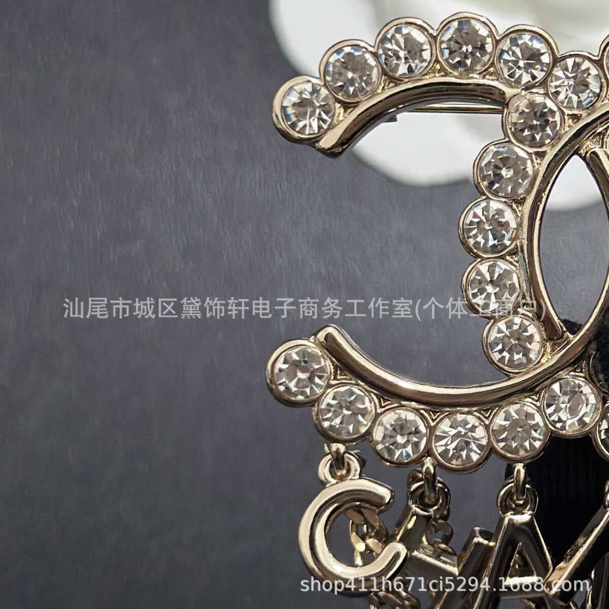 Брошь Chanel Double C с полным алмазным паве, квадратная брошь с бриллиантами и жемчугом, брошь-камелия Chanel, маленькая...