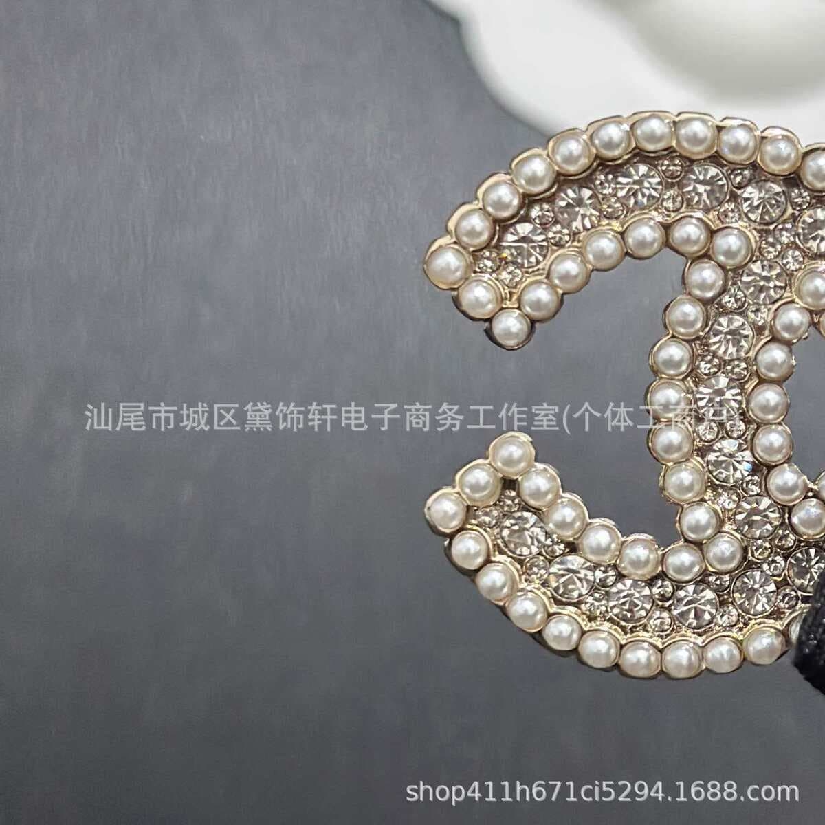 Брошь Chanel Double C с полным алмазным паве, квадратная брошь с бриллиантами и жемчугом, брошь-камелия Chanel, маленькая...