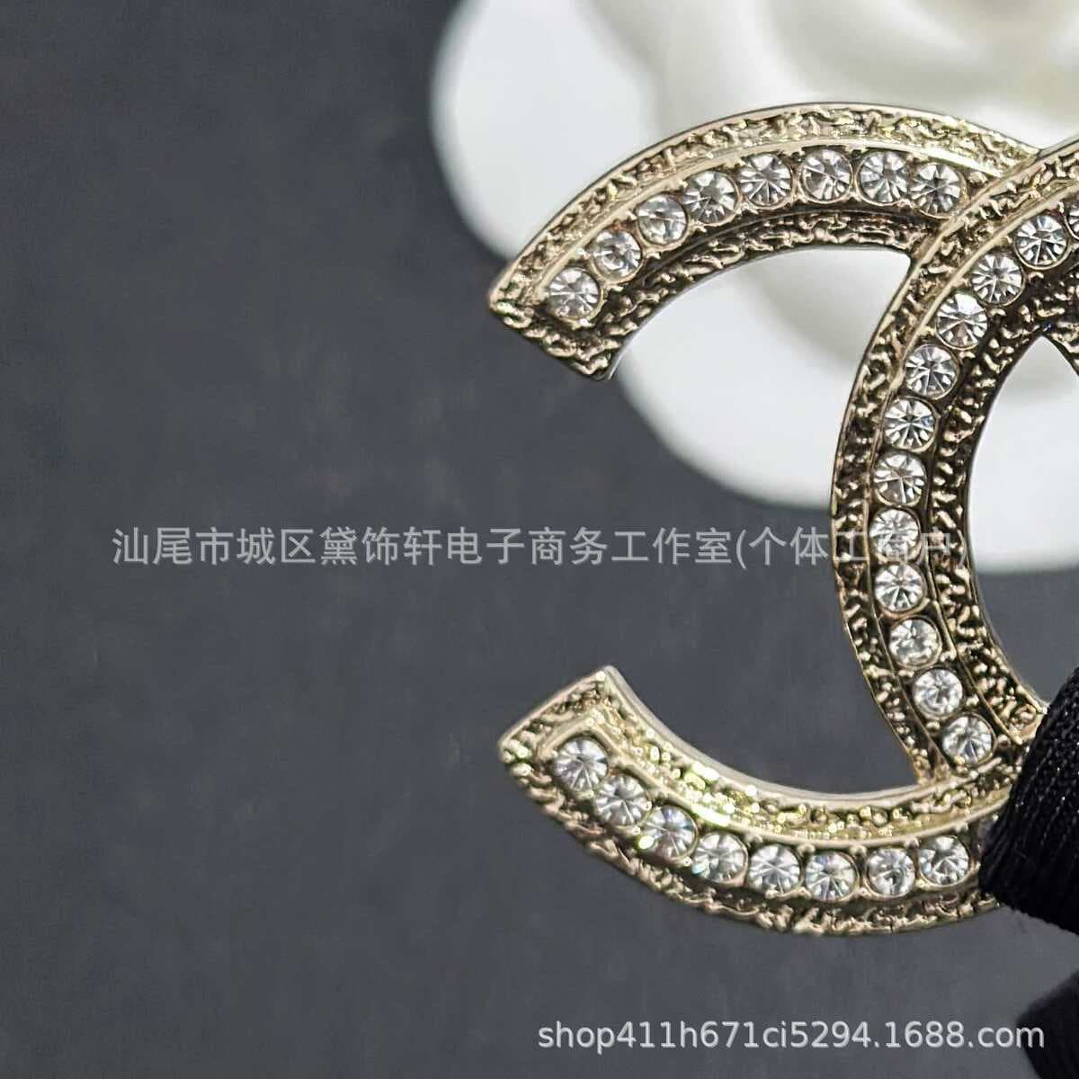 Брошь Chanel Double C с полным алмазным паве, квадратная брошь с бриллиантами и жемчугом, брошь-камелия Chanel, маленькая...