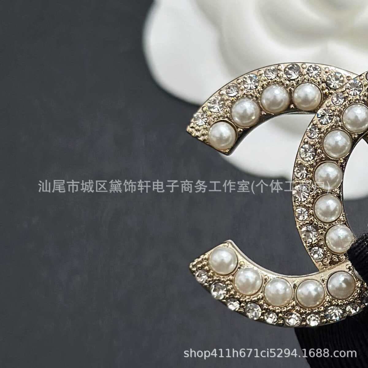 Брошь Chanel Double C с полным алмазным паве, квадратная брошь с бриллиантами и жемчугом, брошь-камелия Chanel, маленькая...