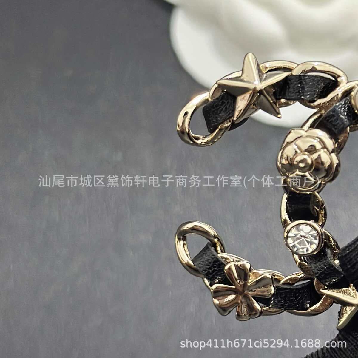 Брошь Chanel Double C с полным алмазным паве, квадратная брошь с бриллиантами и жемчугом, брошь-камелия Chanel, маленькая...