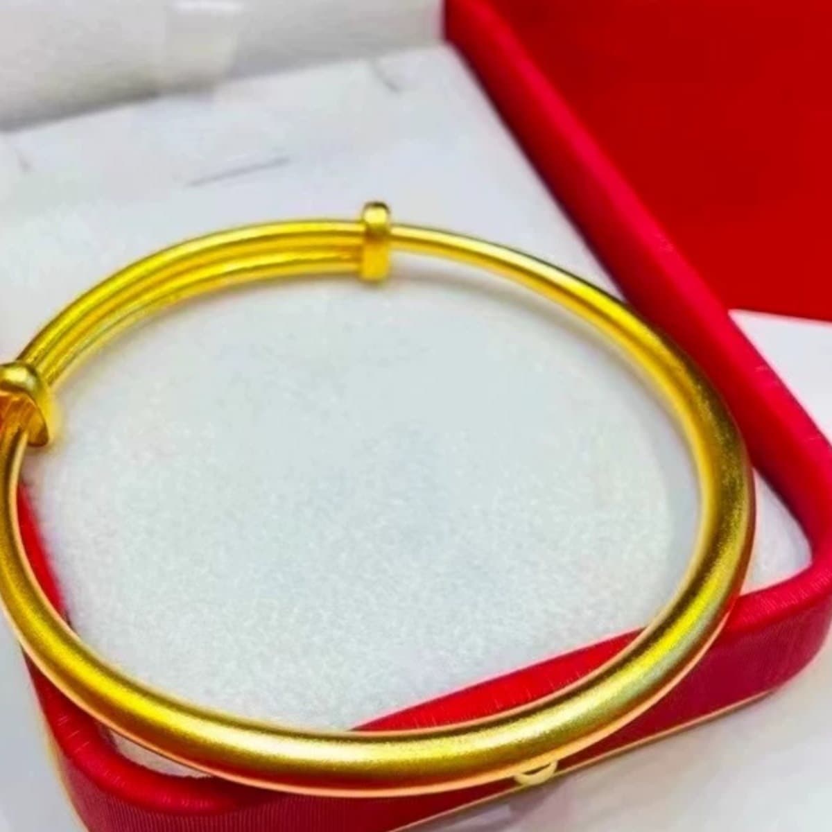 Древний закон Сиккима в Южной Африке наследует браслет толкать и тянуть женщин