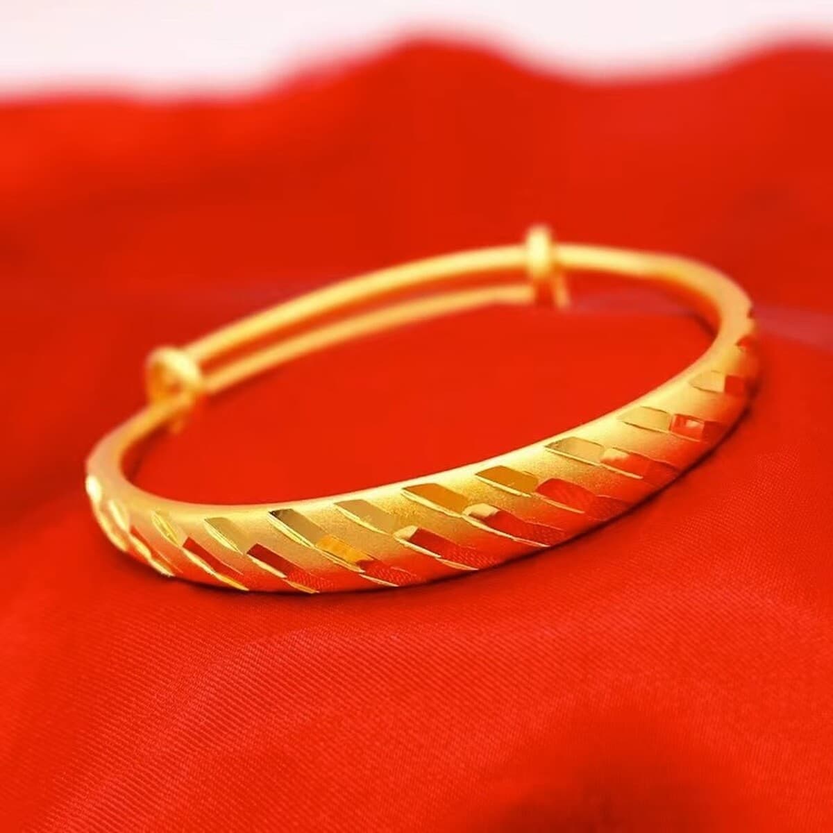 Древний закон Сиккима в Южной Африке наследует браслет толкать и тянуть женщин