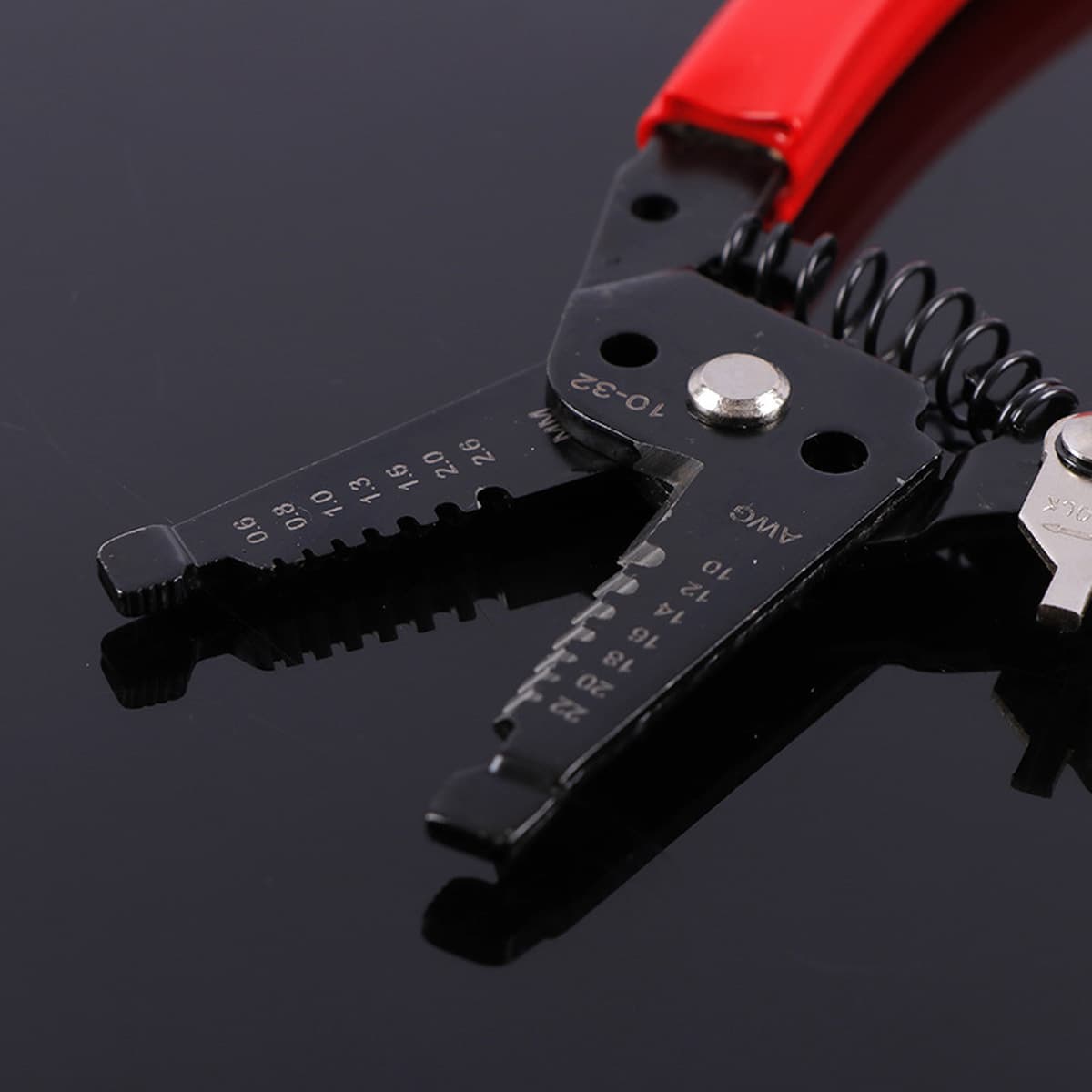 В наличии аппаратные инструменты инструмент для зачистки проводов инструмент для ремонта проводной сети инструмент для...