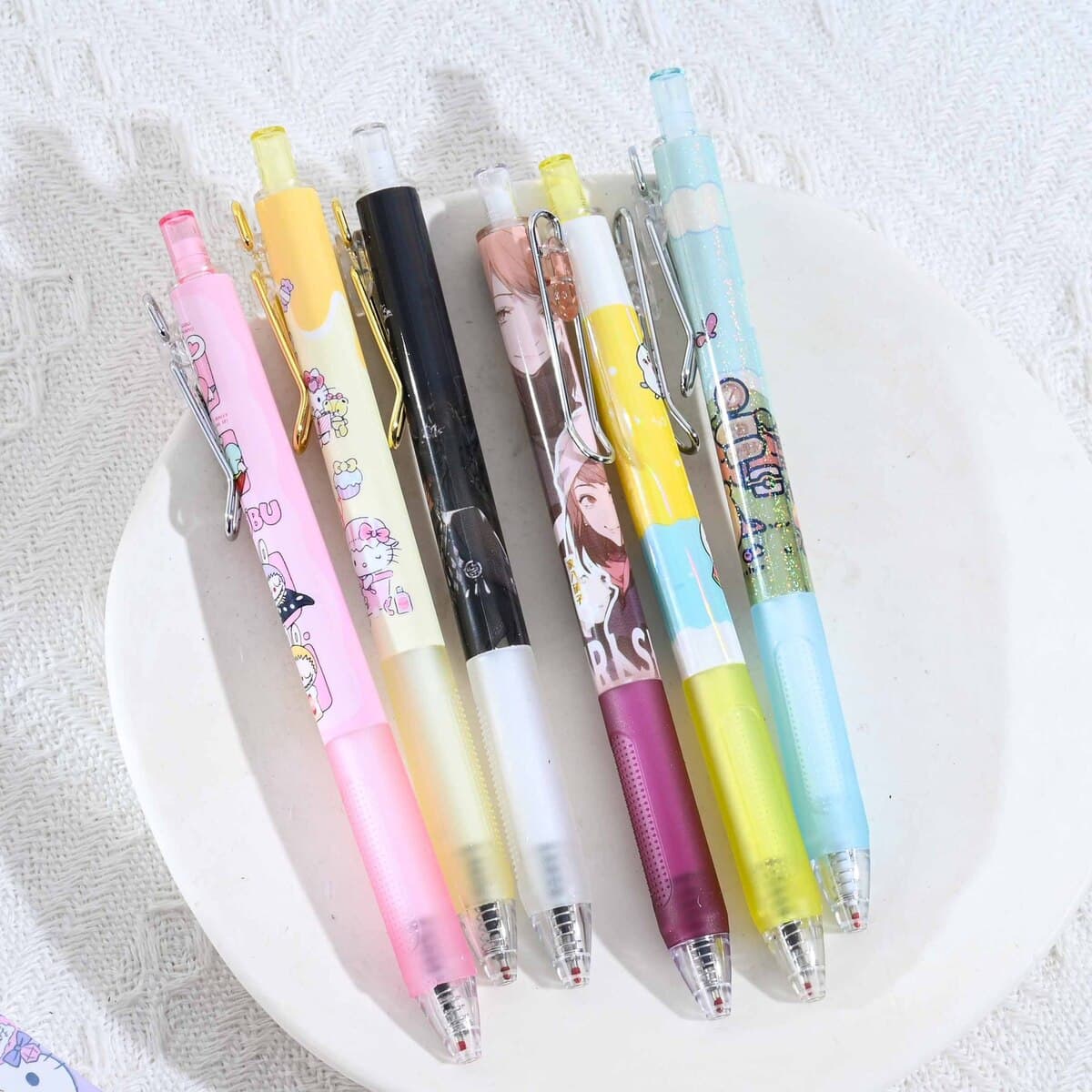 Новые милые аниме-ручки-сюрпризы в стиле мультфильмов с высоким эстетическим качеством, выдвижные гелевые ручки, призы для...