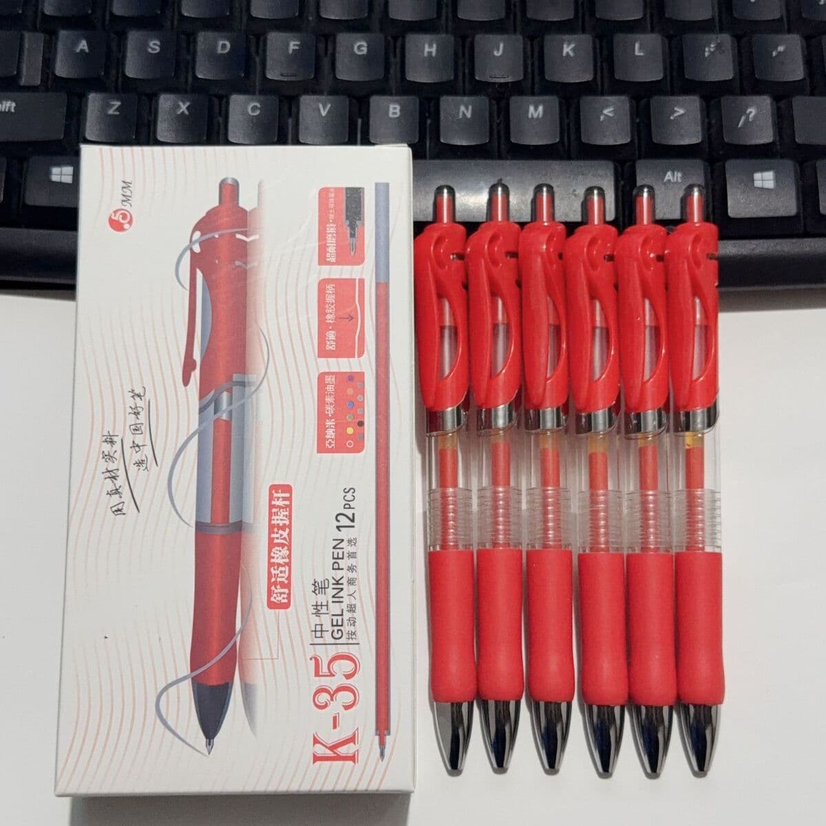 Нажмите на гелевую ручку K35, чтобы подписать ручку для экзамена