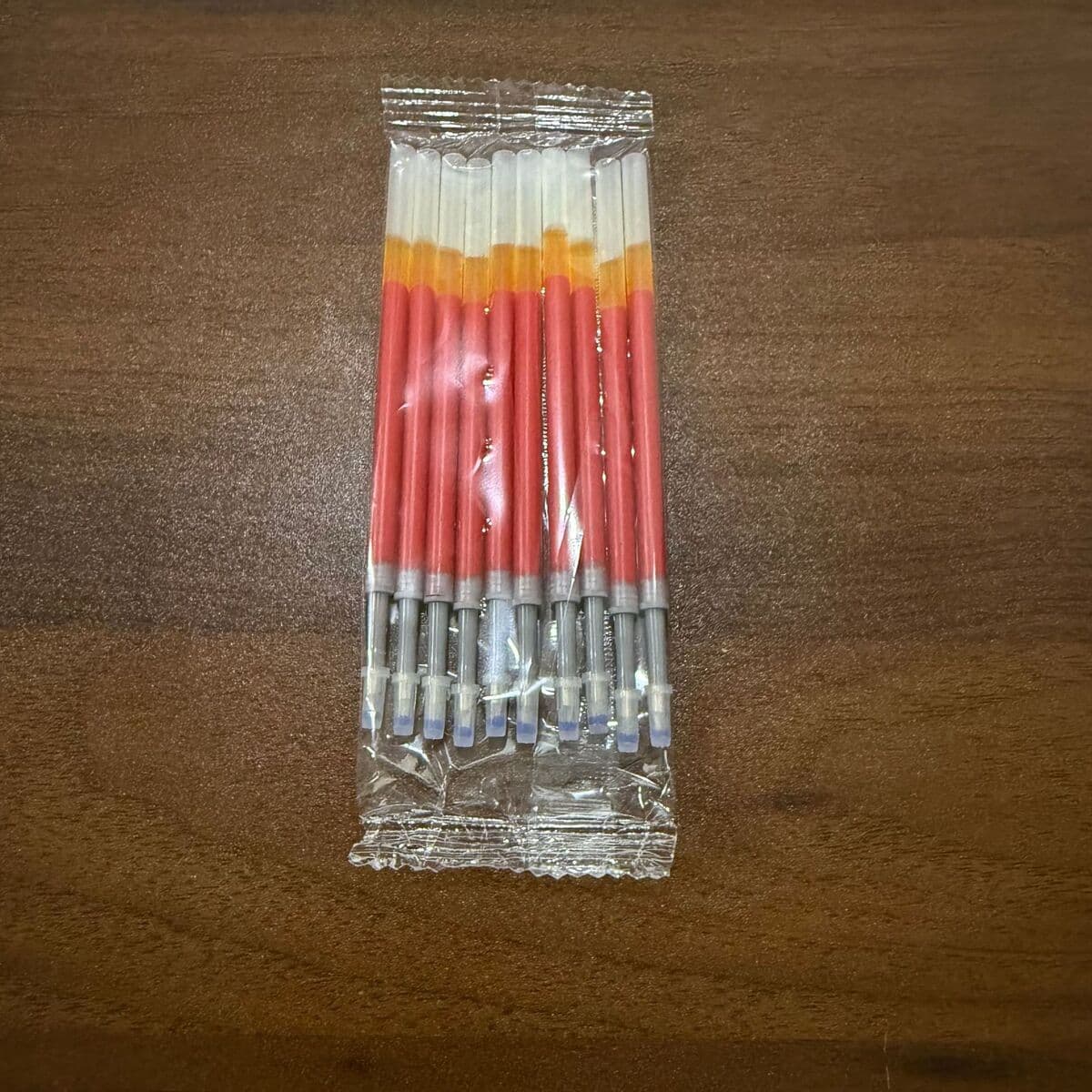 Нажмите на гелевую ручку K35, чтобы подписать ручку для экзамена